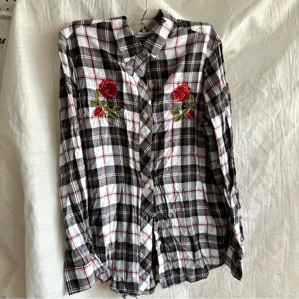 Empyre plaid button up long sleeve top with roses women’s small